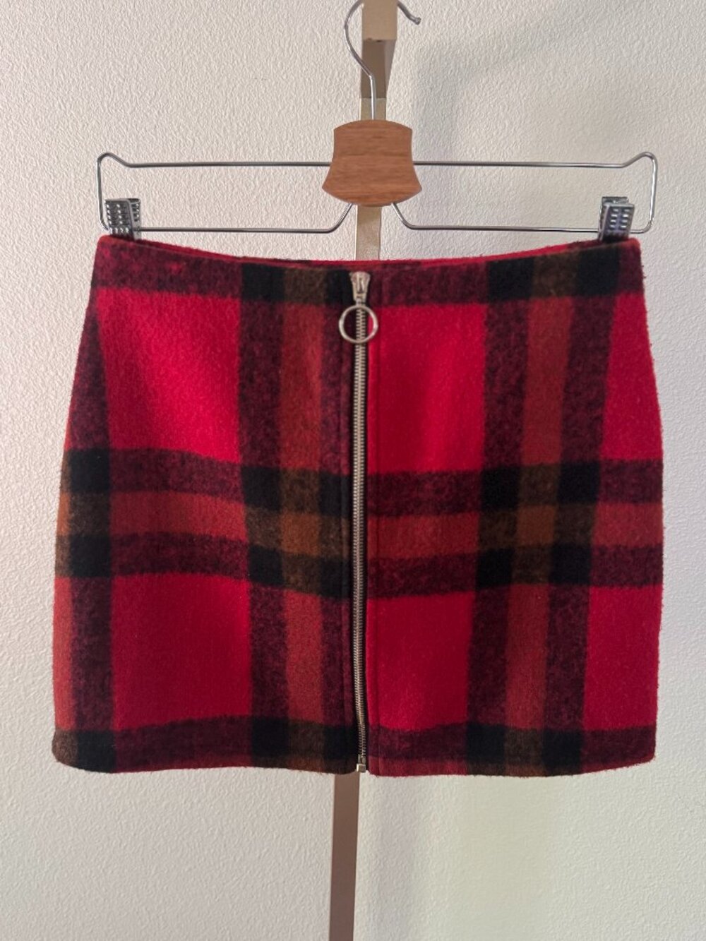 Forever 21 Red Plaid Wool Blend Mini Skirt O-Ring Gold Zip Small